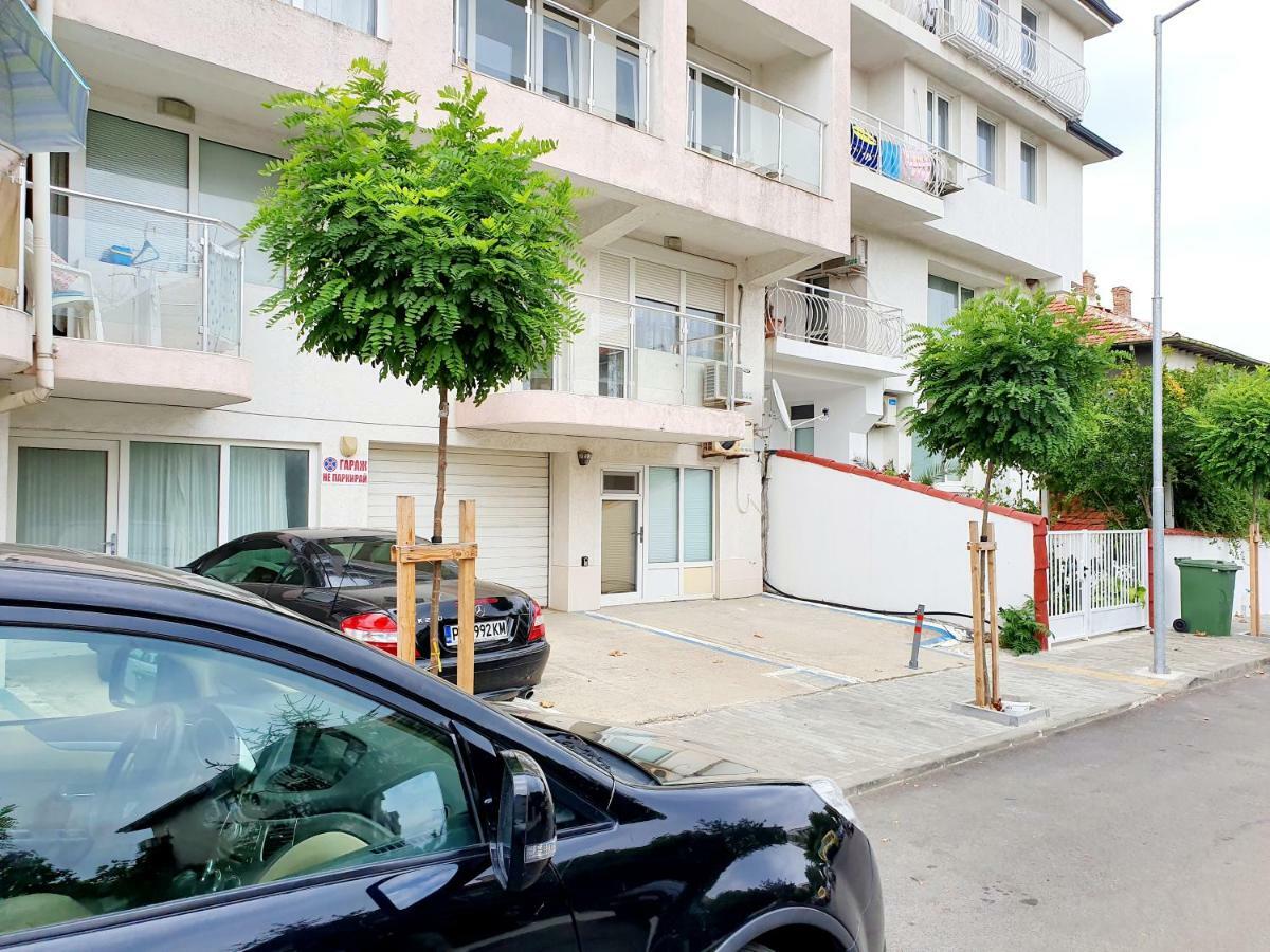 Treti Mart North Daire Primorsko Dış mekan fotoğraf